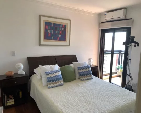 Imagem Apartamento na Rua Capote Valente com 3 suítes e 4 vagas, 192m²