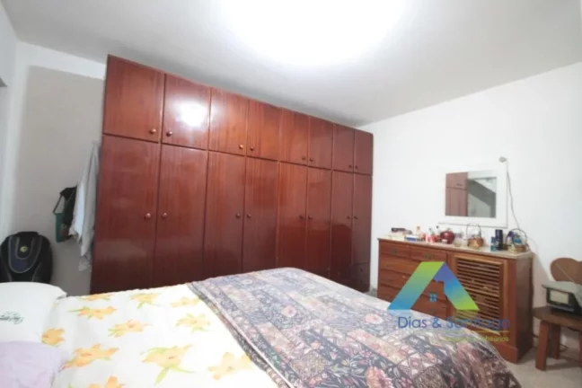 Imagem CASA COM 3 DORMTS 180 MTS EXCELENTE LOCALIZAÇÃO !!!
