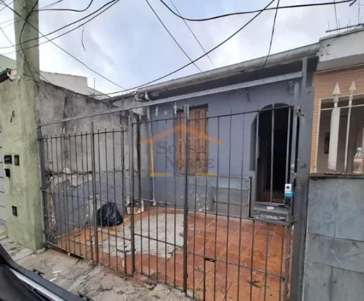 Imagem Terreno com casa antiga à venda, ideal para reforma ou demolição. O imóvel conta com 1 dormitór...