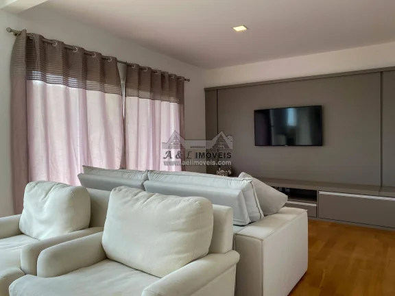 Imagem Casa à venda em Campos do Jordão – Com 4 dormitórios e vista exuberante