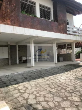 Imagem Vendo Casa de Alto Padrão com 400 m², 4 quartos s/ 2 suítes, escritório, piscina, jardim e 4 vagas