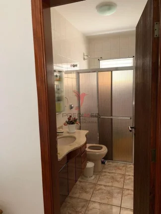 Imagem Compre essa ...oacute;tima casa, localizada no bairro Portal das Colinas. O im...oacute;vel cont...e...