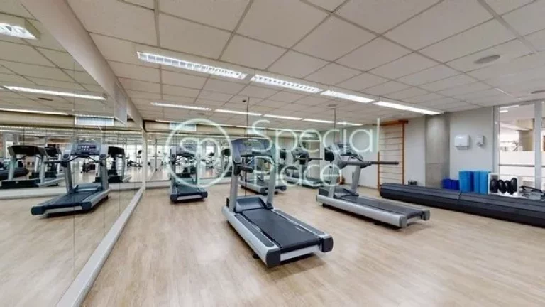 Imagem Lindo apartamento com 263m² de área privativa. São 4 dormitórios ( 4 suítes ) e 5 vagas na gara...