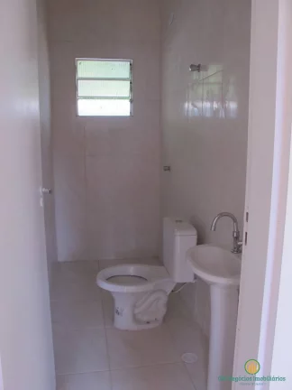 Imagem Linda casa térrea 3 dormitórios sendo 1 suíte com pisos quintal e 2 vgs