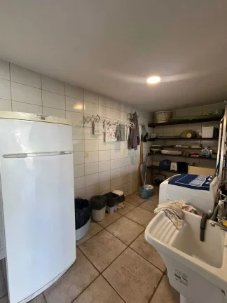 Imagem Sobrado com 4 dormitórios sendo 1 suíte e 2 vagas de garagem em São Francisco do Sul/SC
