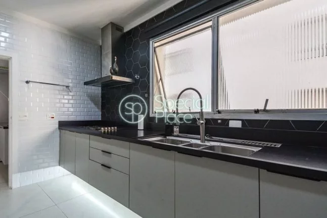 Imagem Apartamento com 183m² totalmente reformado, super amplo, com muita luz natural, muito arejado em Mo...