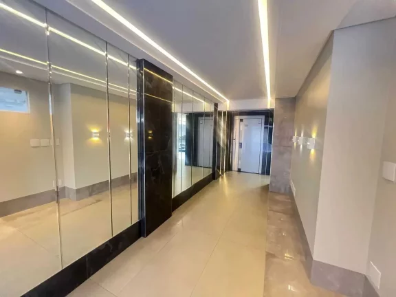 Imagem Apartamento com 2 dormitórios sendo 1 suíte e 1 vaga de garagem– 450m da Praia em Balneário Camboriú