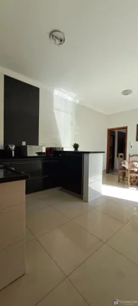 Imagem Casa à Venda no Jardim Céu Azul em Patos de Minas – 3 Quartos, Suíte, Área Gourmet e Escritório por R$ 750 mil