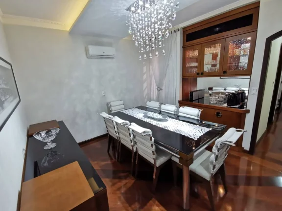 Imagem Sobrado 250 m² 3 Dormitórios sendo 2 Suítes Porteira Fechada