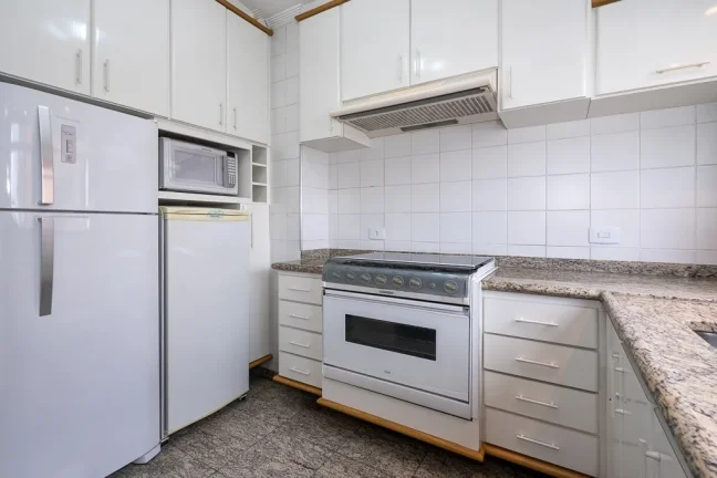 Imagem Apartamento 164M², 3Q, 2 Suítes, 5 Banheiros, 3 Vagas, Varanda, Piscina, Lavabo, Academia, Salão de Festas, Churrasqueira, Closet, Brinquedoteca.