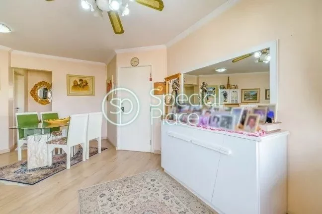 Imagem Apartamento com 3 dormitórios com armários, sendo 1 uma suíte, banheiro, ampla sala de visitas co...