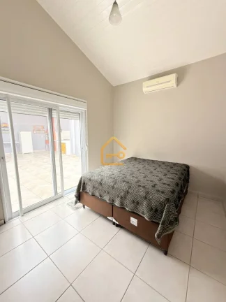Imagem Casa térrea 3 dormitórios (1 suíte), 4 vagas cobertas. São João, Jacareí