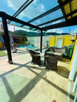 Imagem Casa com 3 dormitórios sendo 1 suíte e 5 vagas de garagem no bairro Parque Guarani em Joinville SC