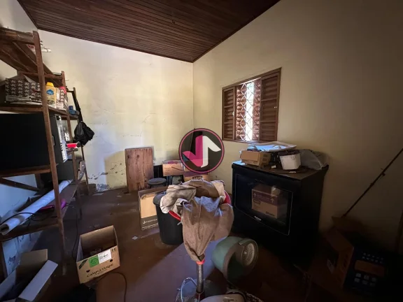 Imagem CASA DE ESQUINA PARA VENDA. casa muito bem localizada contento: -3 quartos sendo 1 suíte -sala de e...