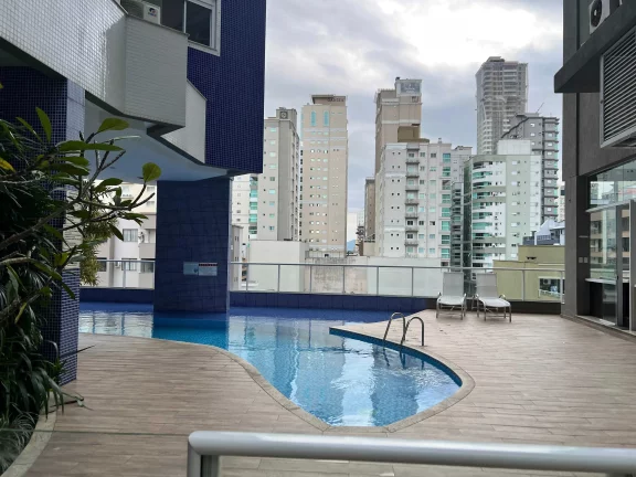 Imagem Apartamento com 3 suítes e 3 vagas de garagem na Meia Praia em Itapema