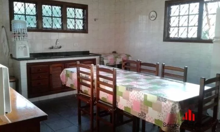 Imagem Casa a venda com 03 quartos na Região do Portal de Campos do Jordão.