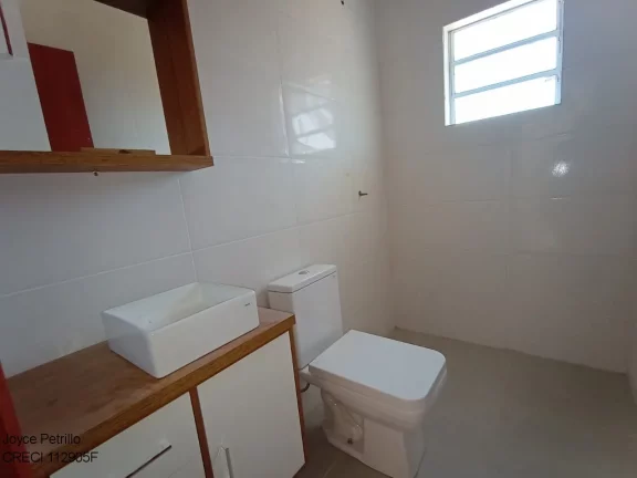 Imagem Vende-se Casa NOVA a 2100m da Praia em Peruíbe.