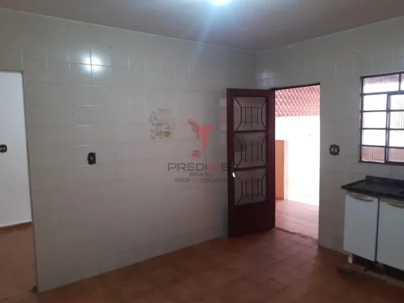 Imagem ...lt;br...gt;Casa cont...eacute;m 2 quartos grandes, 1 cozinha grande, sala, ...aacute;rea servi......