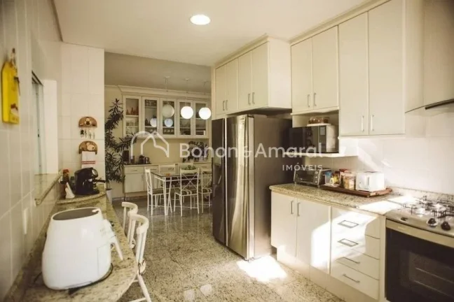 Imagem Casa de condomínio com 498 m² e 6 quartos
