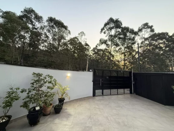 Imagem Casa de Esquina Mobiliada com Vista para Mata - Nova Jaguari