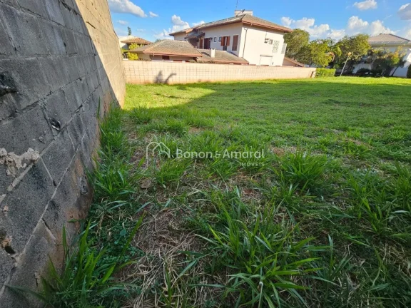 Imagem Oportunidade de negócio!
Terreno de 900 m², sol da manhã, bem localizado no meio da quadra em con...
