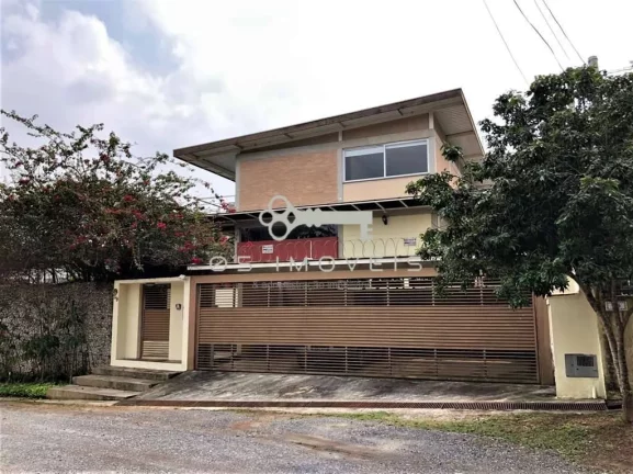 Casa à venda na Granja Viana com 3 dormitórios e suíte: moderna e integrada