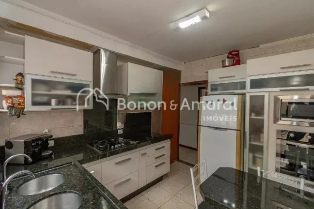 Imagem Sobrado construído em 3 níveis à venda em ótimo bairro de Campinas-SP. No pavimento térreo poss...