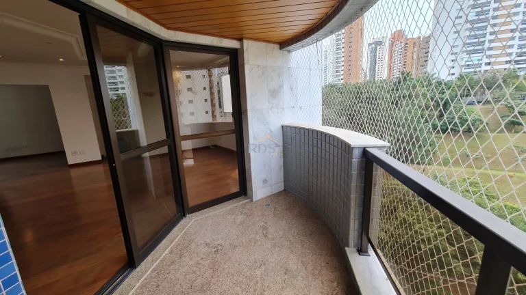 Imagem Lindo apartamento à venda, 150m², com 3 dormitórios, sendo 2 suítes, 3 vagas e depósito privativo.