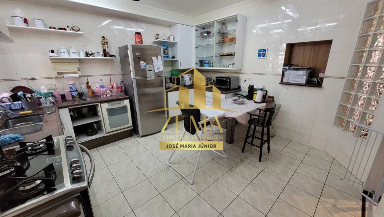Imagem Sobrado amplo, 03 dorms, mezanino, piscina, 08 vagas, excelente localização