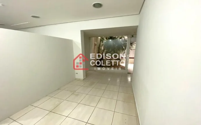 Imagem "Chave na Mão" Salão comercial para alugar no centro, esquina com a Rua Governador Pedro de Toledo, em Piracicaba