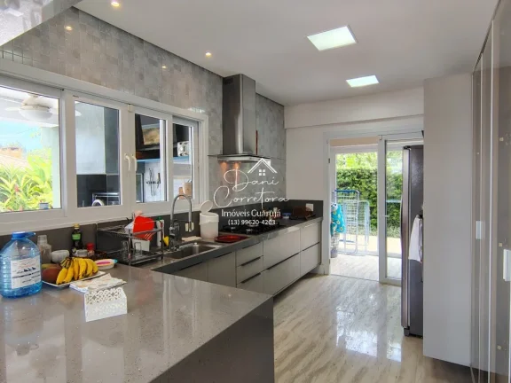 Imagem Casa de luxo em condomínio na Enseada, Guarujá-SP: 5 quartos, 5 suítes, 2 salas, 4 vagas e 390m² de área. Imperdível!