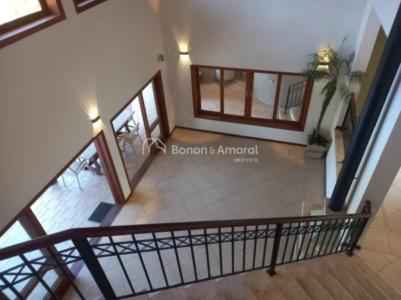 Imagem Encante-se com esta belíssima casa que oferece 4 suítes, incluindo uma suíte master com hidro e d...