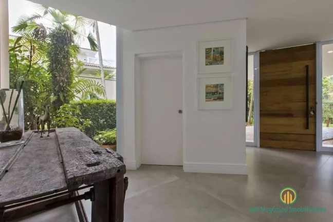 Imagem Casa Maravilhosa e impecável - 5 suites + chalé hóspedes! Em Condominio