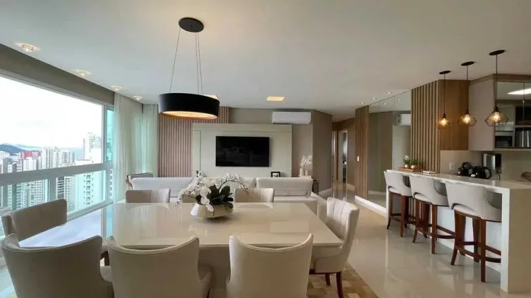 Imagem Apartamento mobiliado com 2 suítes, 2 demi-suítes e 3 vagas de garagem em Balneário Camboriú