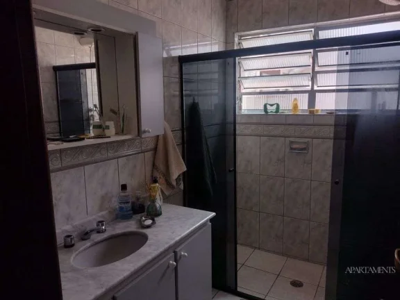 Imagem Casa com 250m2 com 2 vagas , edícula , quintal enorme e lavanderia