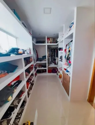 Imagem Casa à venda em Vargem Grande, 4 quartos, 3 vagas e 350m2 de área útil.