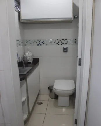 Imagem Imperdível oportunidade de investimento em Guarujá-SP: Apartamento de 3 quartos, 1 suíte, 2 salas, 3 banheiros, 2 vagas de garagem, 111,00 m² na Pitangueiras.