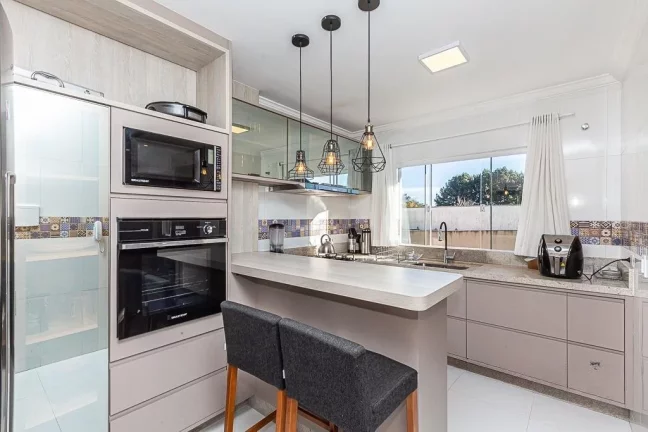 Sobrado com 3 suítes em condomínio no Santo Inacio