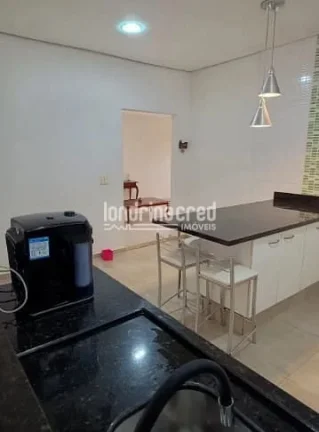 Imagem Casa à Venda em Cambé com 3 Quartos, Terreno de 300 m², 145 m² de Área Construída e 2 Vagas de Garagem