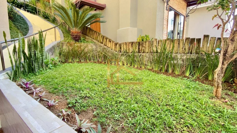 Imagem Aconchegante casa com 3 quartos em condomínio Clube, com Vista Perene Para a Mulher de Pedras em Vargem Grande Teresópolis-RJ.