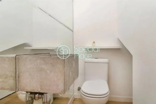 Imagem Cobertura duplex com 192m² localizada em uma rua pequena e tranquila, próxima do Shopping Iguatemi...