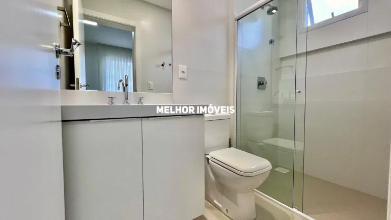 Imagem Apartamento á venda com 3 suítes e 3 vagas localizado no centro de Balneário Camboriú