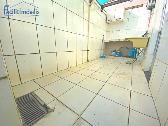 Imagem Excelente Sobrado com 4 quartos, 3 banheiros e 2 vagas cobertas