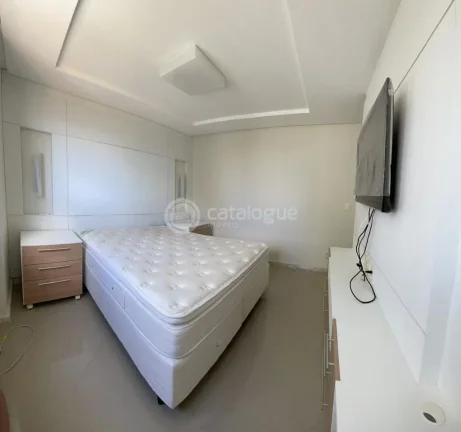 Imagem Aluga Apartamento semi mobiliado de 2 quartos, sala ampla, cond. completo, 2 vagas de garagem, semi mobiliado no Ed. Spoort Park com 108 m2
