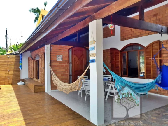 Imagem Casa na quadra da praia de Canasvieiras
