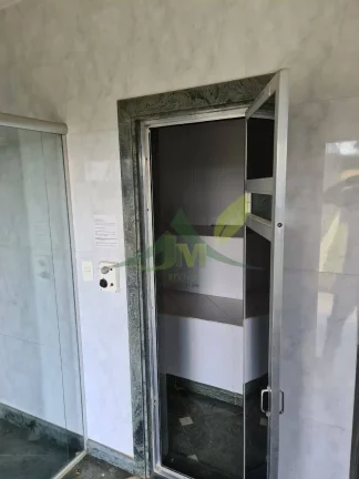 Imagem Linda Casa à Venda em Condomínio Beira Represa Piracaia