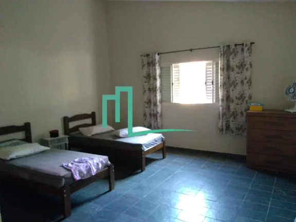 Imagem Fazenda à venda em Capetinga-MG na Zona Rural: 2 quartos, 1 sala, 1 banheiro, 1 vaga de garagem.