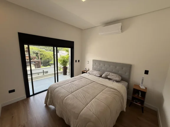 Imagem Linda Casa Mobiliada com Piscina - Condomínio Nova Jaguari