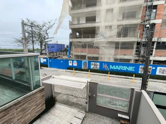Imagem Sobrado com 3 dormitórios sendo 1 suíte e 2 vagas, a 60m do Mar | Centro, Navegantes/SC