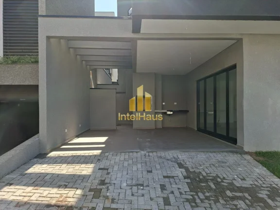 Imagem Apresentamos este sobrado recém-construído no Residencial Alto Boulevard, com arquitetura contempo...